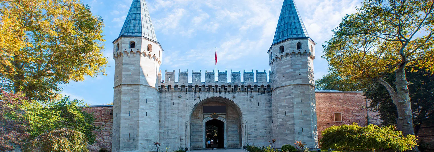 banner-exploring-istanbul-from-hagia-sophia-1